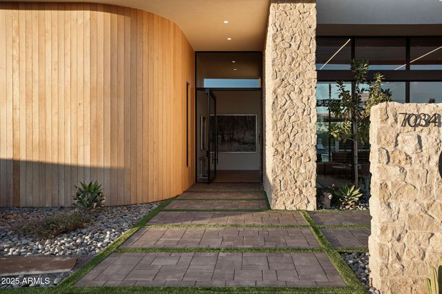 7034 E PARADISE Drive, Scottsdale, AZ 85254