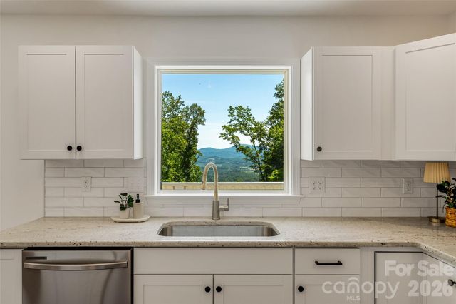 69 Milburn Lane, Hendersonville, NC 28792