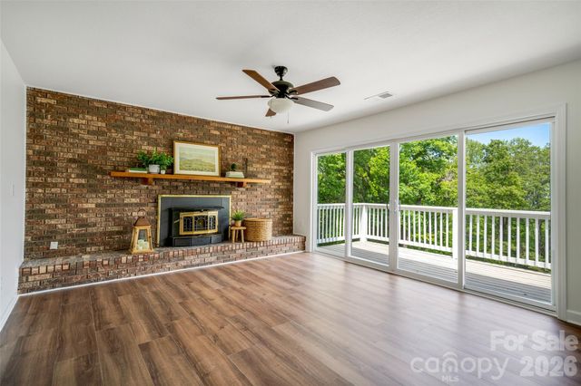 69 Milburn Lane, Hendersonville, NC 28792