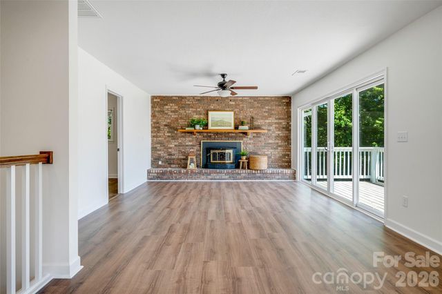 69 Milburn Lane, Hendersonville, NC 28792
