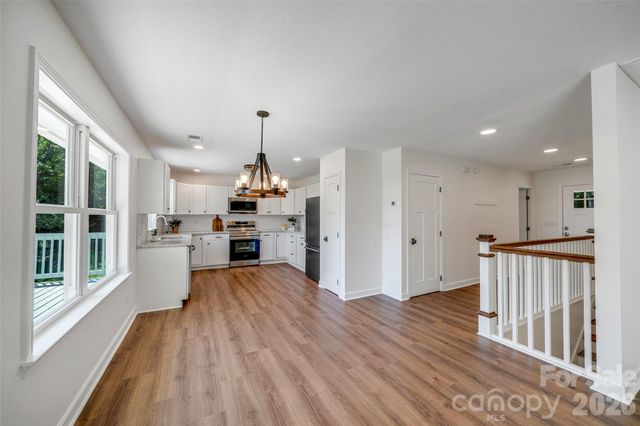 69 Milburn Lane, Hendersonville, NC 28792
