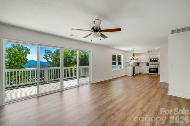 69 Milburn Lane, Hendersonville, NC 28792