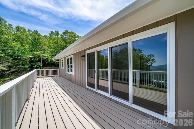 69 Milburn Lane, Hendersonville, NC 28792