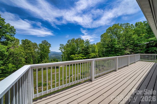 69 Milburn Lane, Hendersonville, NC 28792