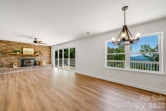 69 Milburn Lane, Hendersonville, NC 28792
