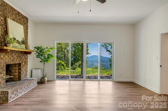 69 Milburn Lane, Hendersonville, NC 28792