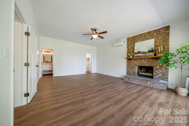 69 Milburn Lane, Hendersonville, NC 28792