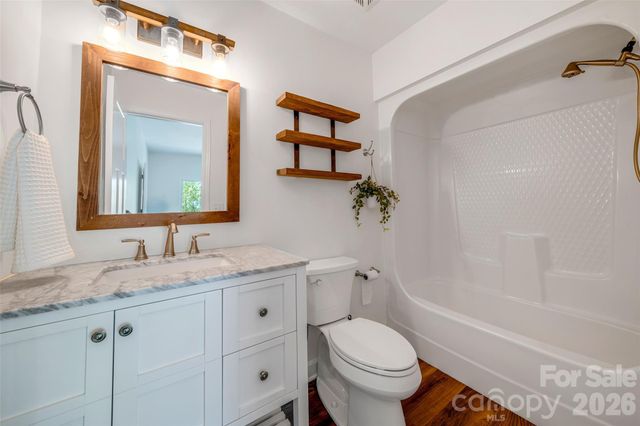 69 Milburn Lane, Hendersonville, NC 28792