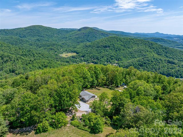 69 Milburn Lane, Hendersonville, NC 28792