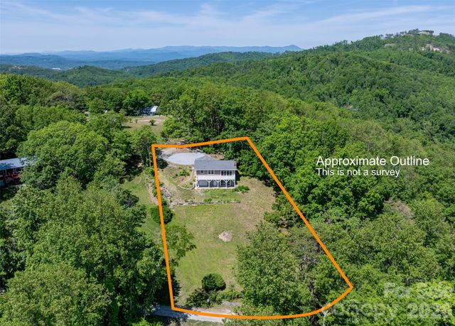 69 Milburn Lane, Hendersonville, NC 28792