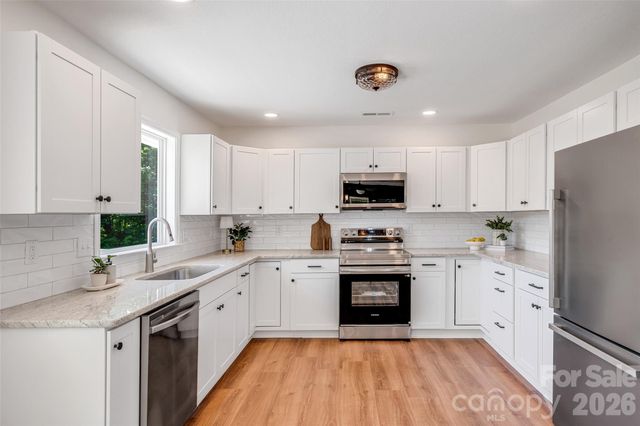 69 Milburn Lane, Hendersonville, NC 28792