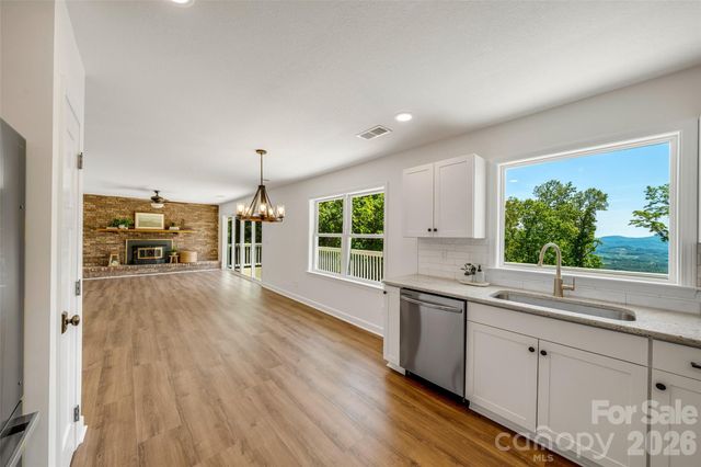 69 Milburn Lane, Hendersonville, NC 28792