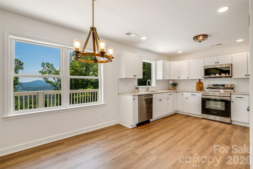 69 Milburn Lane, Hendersonville, NC 28792