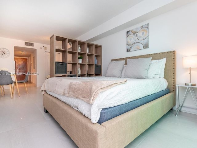 1200 Brickell Bay Dr 3210, Miami, FL 33131