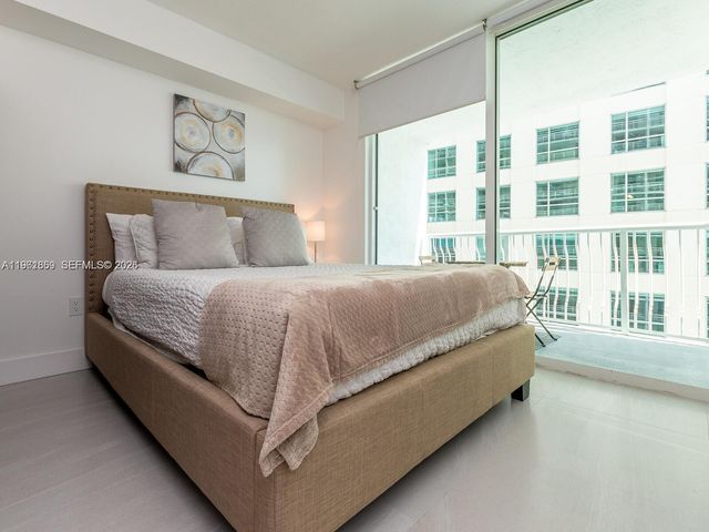 1200 Brickell Bay Dr 3210, Miami, FL 33131