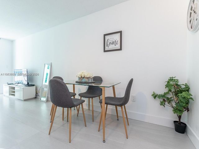 1200 Brickell Bay Dr 3210, Miami, FL 33131