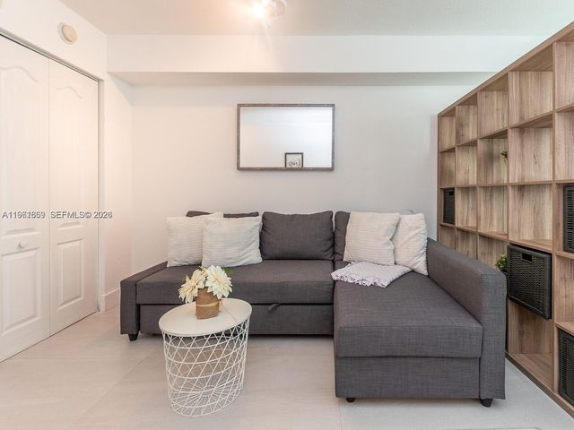 1200 Brickell Bay Dr 3210, Miami, FL 33131