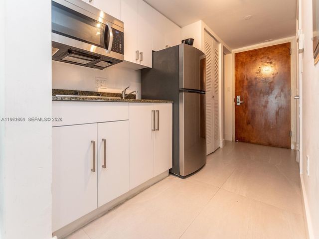 1200 Brickell Bay Dr 3210, Miami, FL 33131