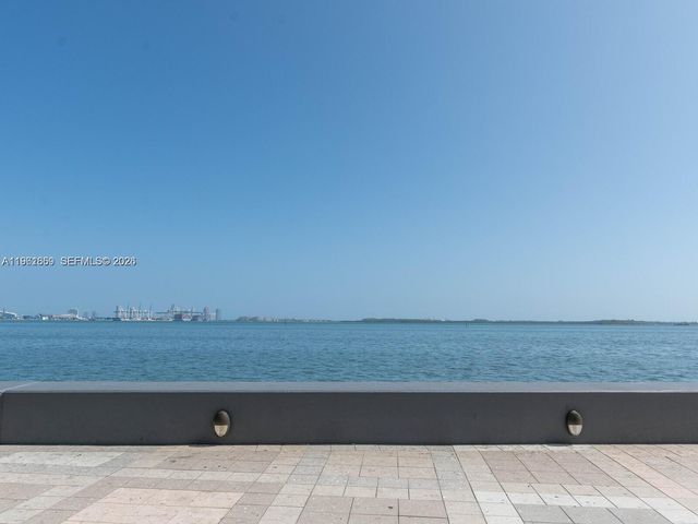 1200 Brickell Bay Dr 3210, Miami, FL 33131