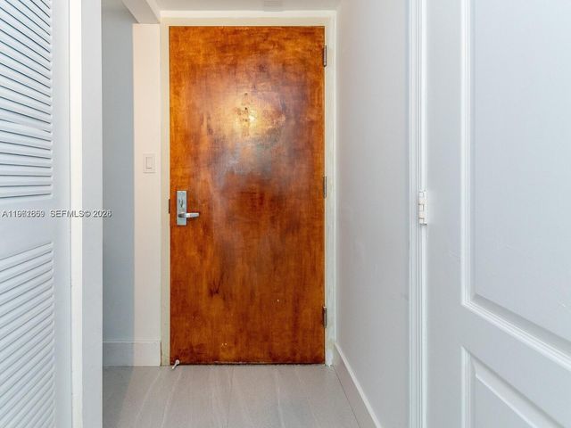 1200 Brickell Bay Dr 3210, Miami, FL 33131