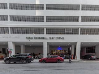 1200 Brickell Bay Dr 3210, Miami, FL 33131
