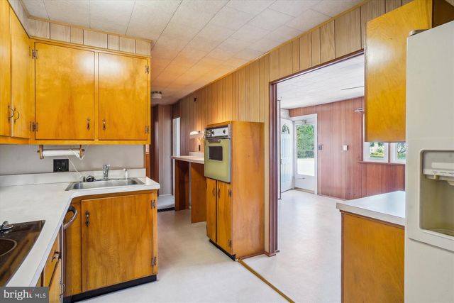 4 MAPLE AVE, Walkersville, MD 21793