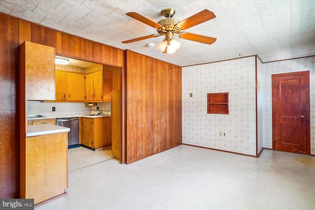 4 MAPLE AVE, Walkersville, MD 21793