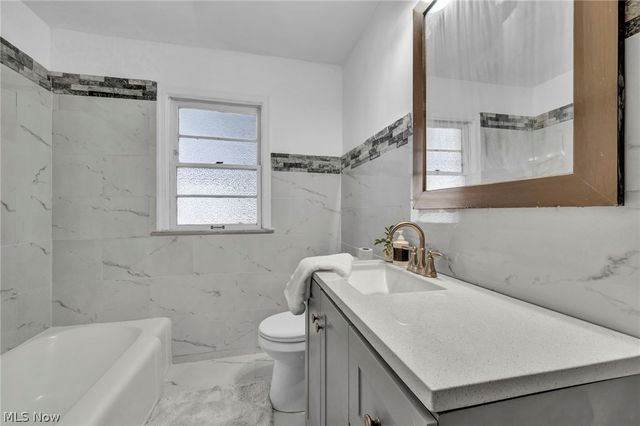 1081 Carver Road, Cleveland Heights, OH 44112