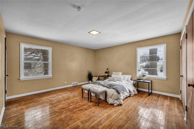 1081 Carver Road, Cleveland Heights, OH 44112