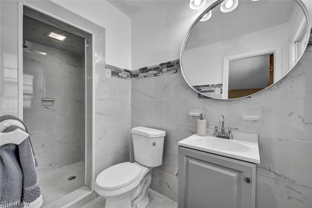 1081 Carver Road, Cleveland Heights, OH 44112