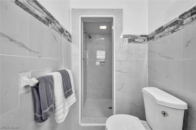 1081 Carver Road, Cleveland Heights, OH 44112