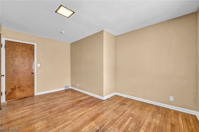 1081 Carver Road, Cleveland Heights, OH 44112