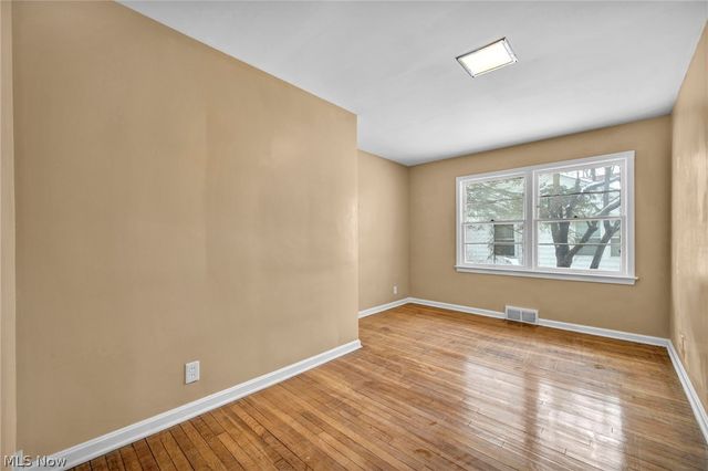 1081 Carver Road, Cleveland Heights, OH 44112