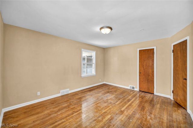 1081 Carver Road, Cleveland Heights, OH 44112