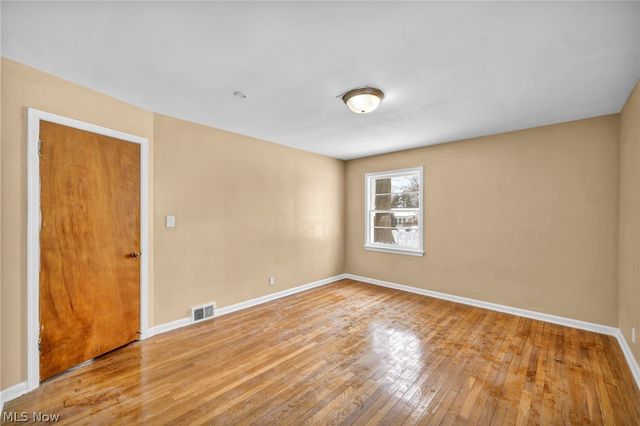 1081 Carver Road, Cleveland Heights, OH 44112