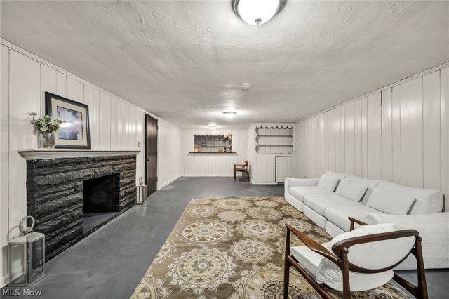 1081 Carver Road, Cleveland Heights, OH 44112