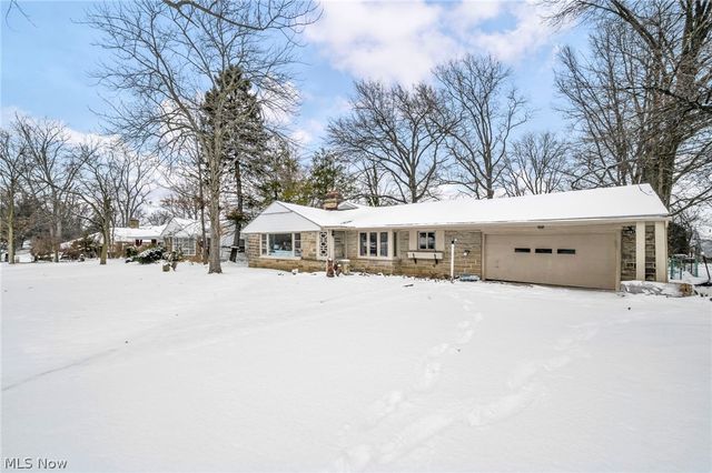 1081 Carver Road, Cleveland Heights, OH 44112