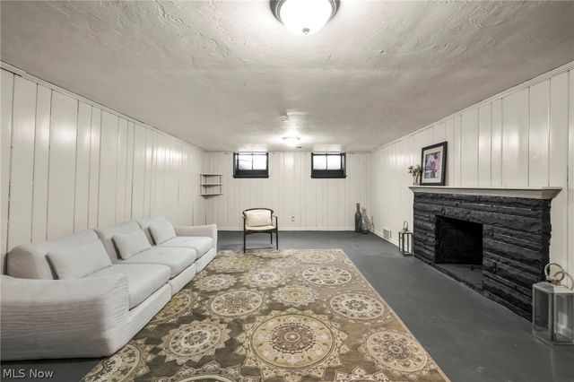 1081 Carver Road, Cleveland Heights, OH 44112