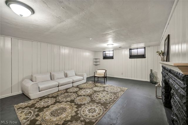 1081 Carver Road, Cleveland Heights, OH 44112