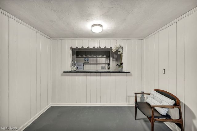 1081 Carver Road, Cleveland Heights, OH 44112