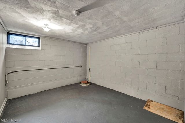 1081 Carver Road, Cleveland Heights, OH 44112