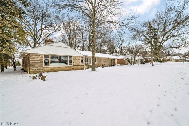 1081 Carver Road, Cleveland Heights, OH 44112