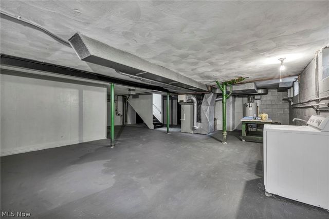 1081 Carver Road, Cleveland Heights, OH 44112