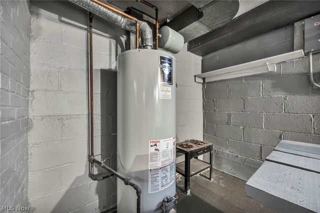 1081 Carver Road, Cleveland Heights, OH 44112