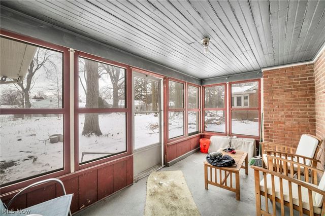 1081 Carver Road, Cleveland Heights, OH 44112