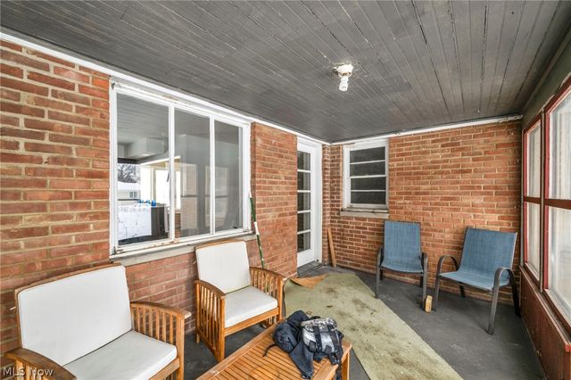 1081 Carver Road, Cleveland Heights, OH 44112