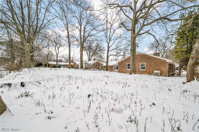 1081 Carver Road, Cleveland Heights, OH 44112