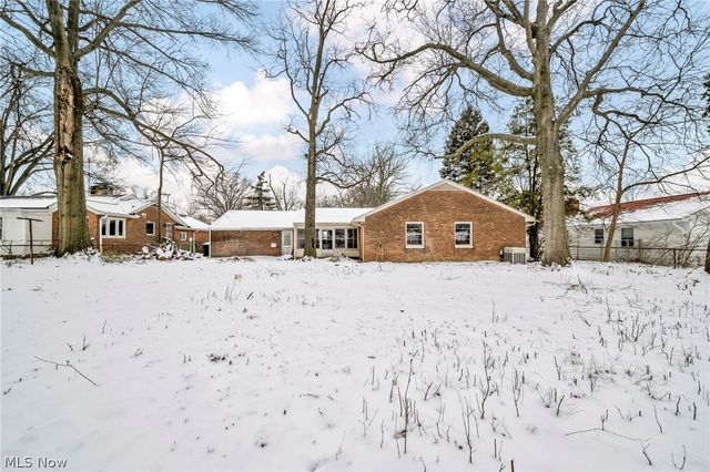 1081 Carver Road, Cleveland Heights, OH 44112