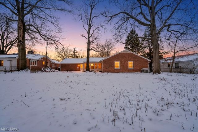 1081 Carver Road, Cleveland Heights, OH 44112