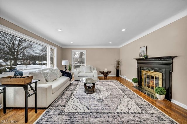 1081 Carver Road, Cleveland Heights, OH 44112